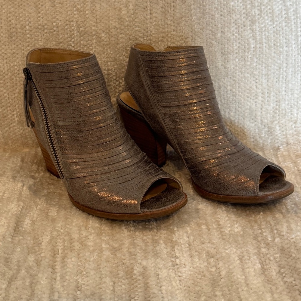 Paul Green women’s peep-toe ankle booties